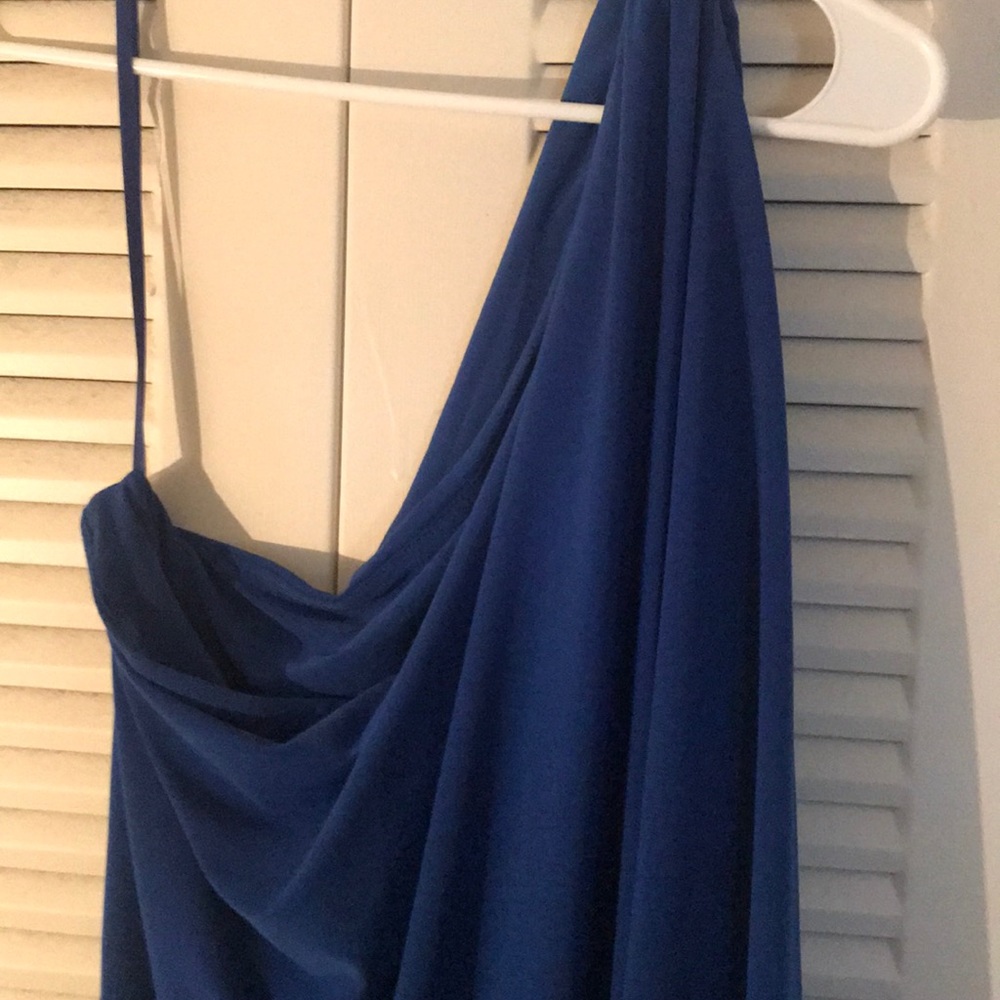 Formal dress - Picture 2 of 5